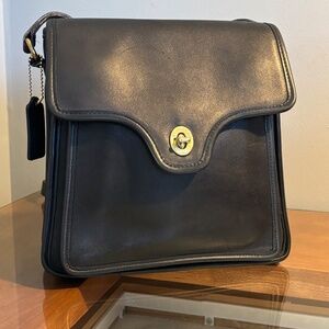 Vintage Coach Shelton Bag in Navy color Style 9917